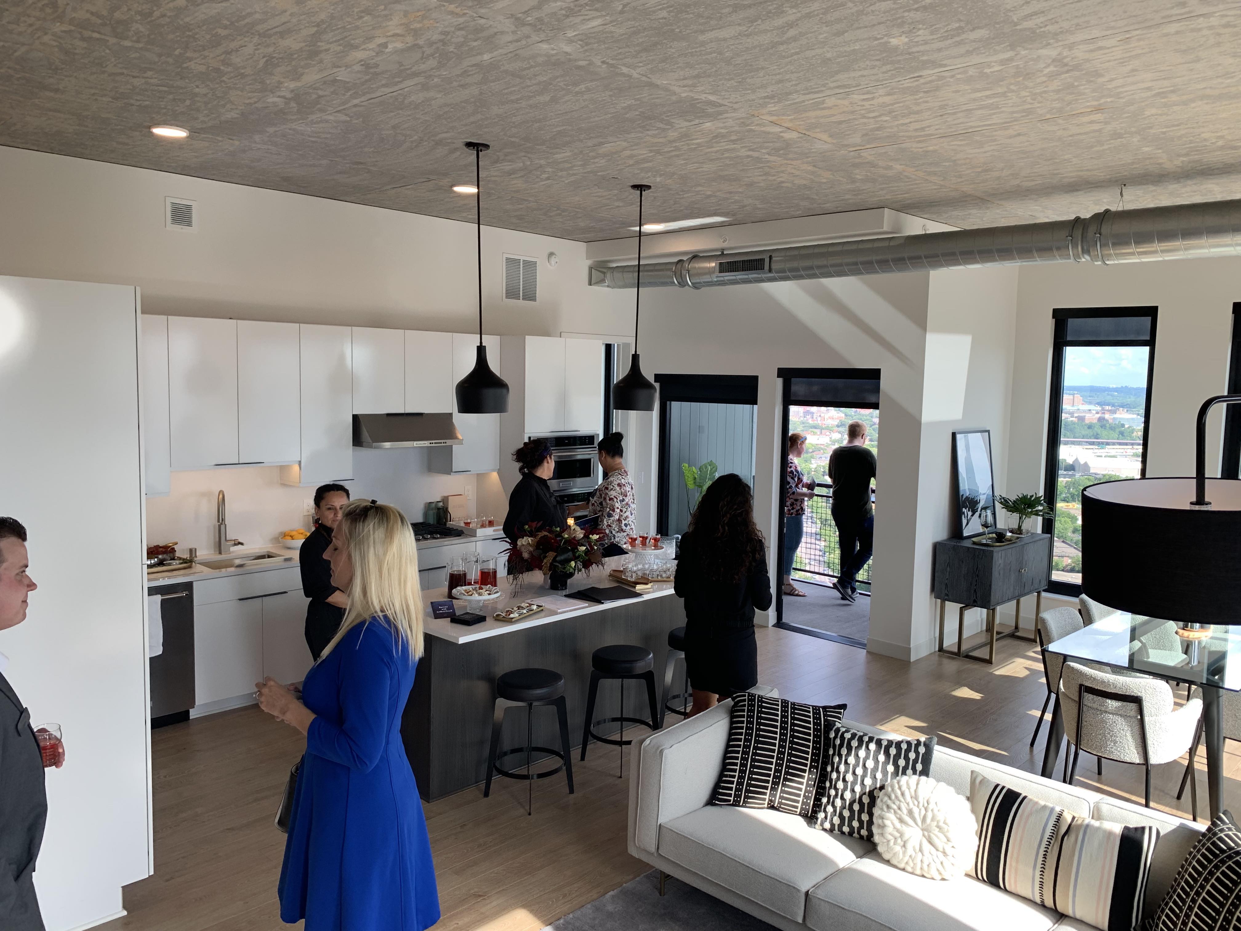Picture of Ritzy Rafter in CenHen Opens for Business - Streets.mn