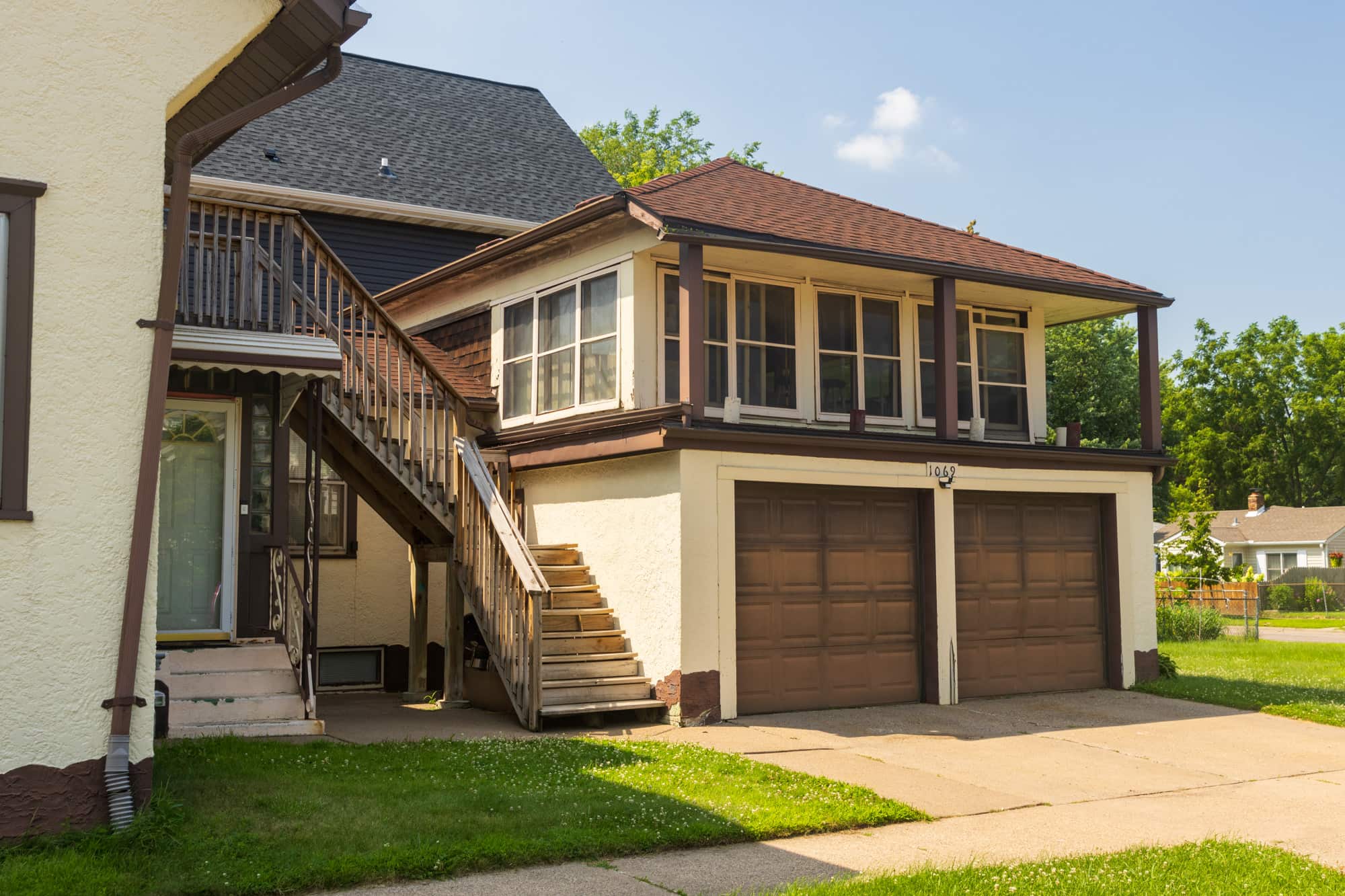 An office or living space above the garage at 1069 Frank Street North