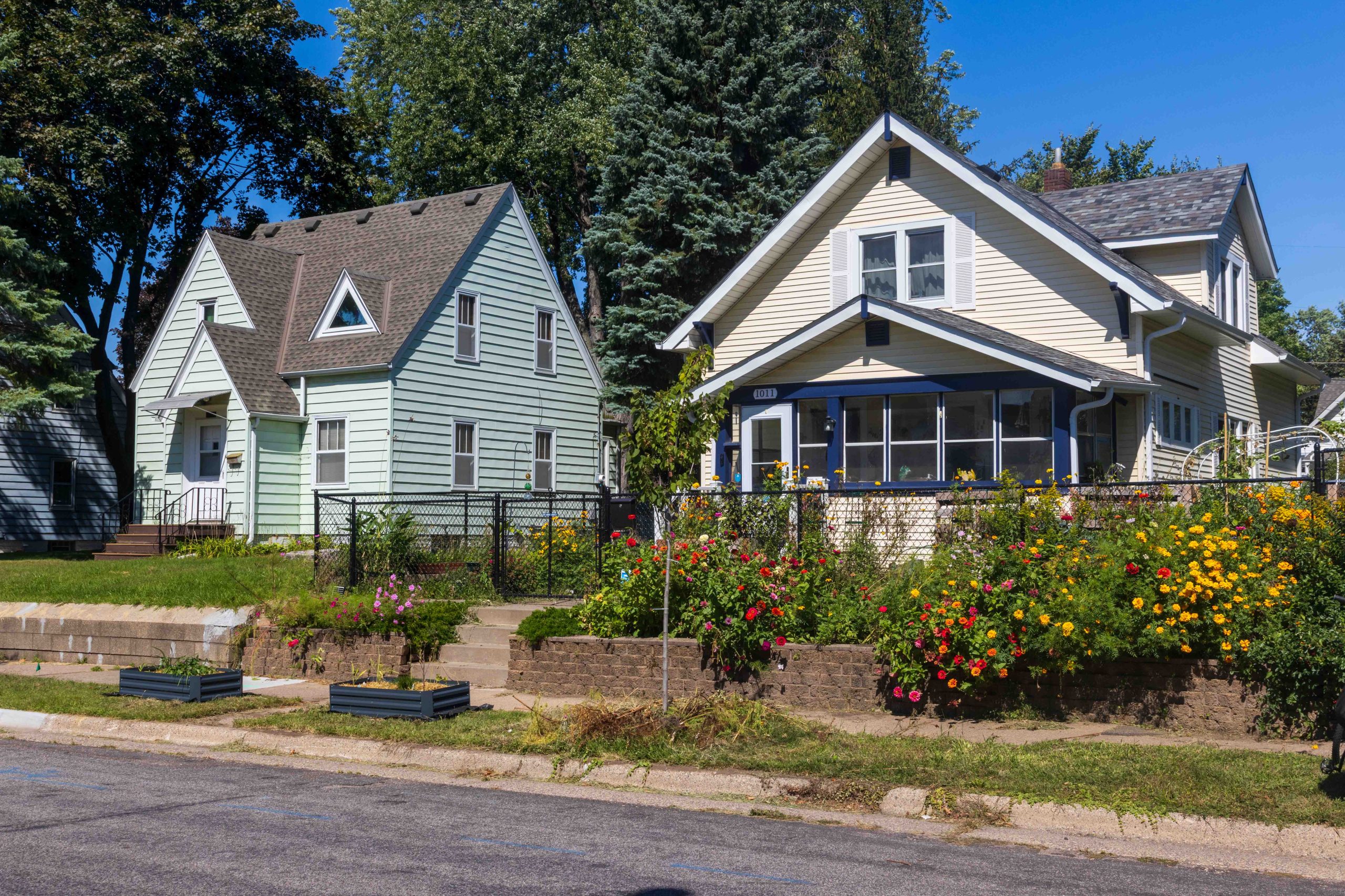 2 home on 1000 block of Cook Ave East.