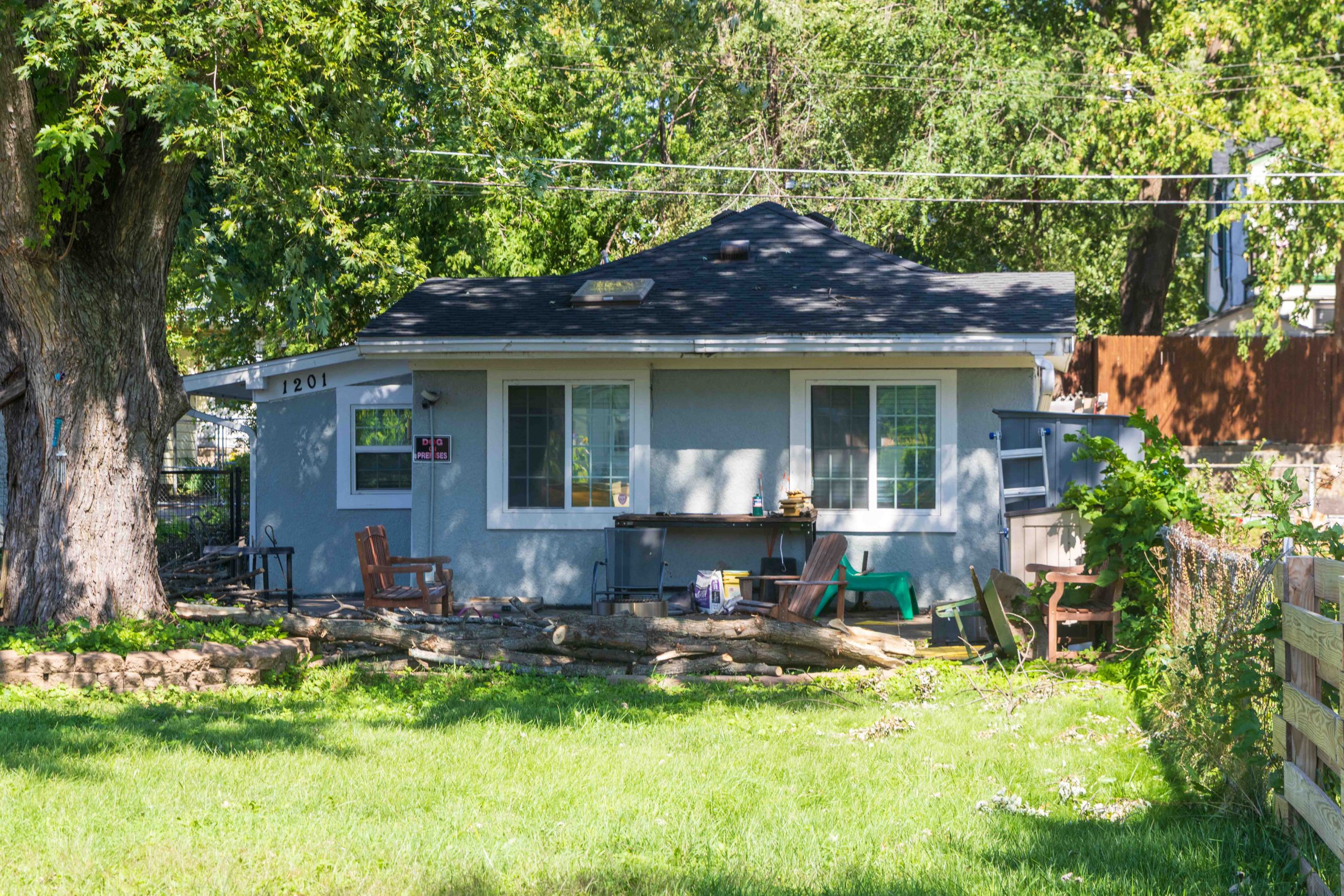 Close up of 1201 Magnolia.