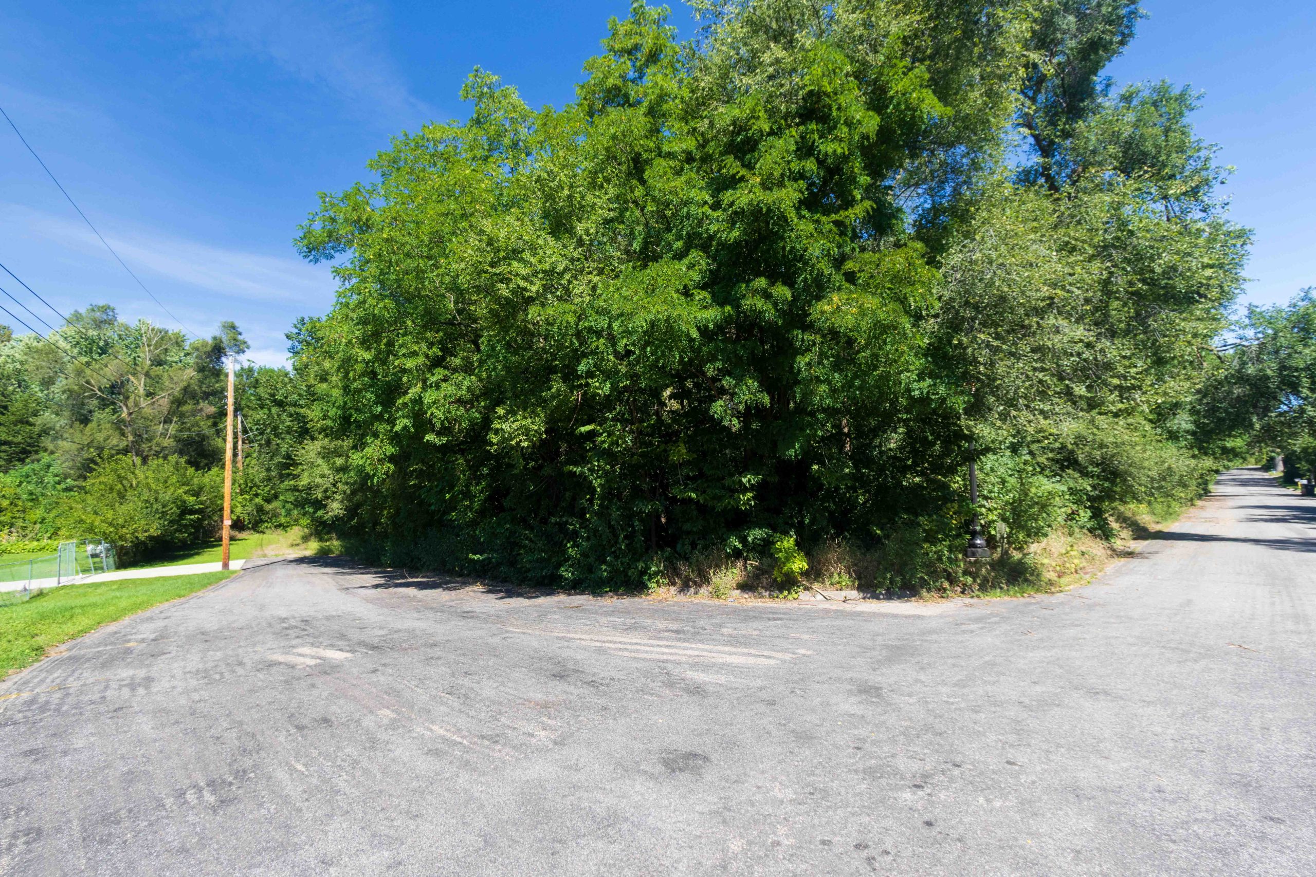 Barclay St. provides access to just one driveway.