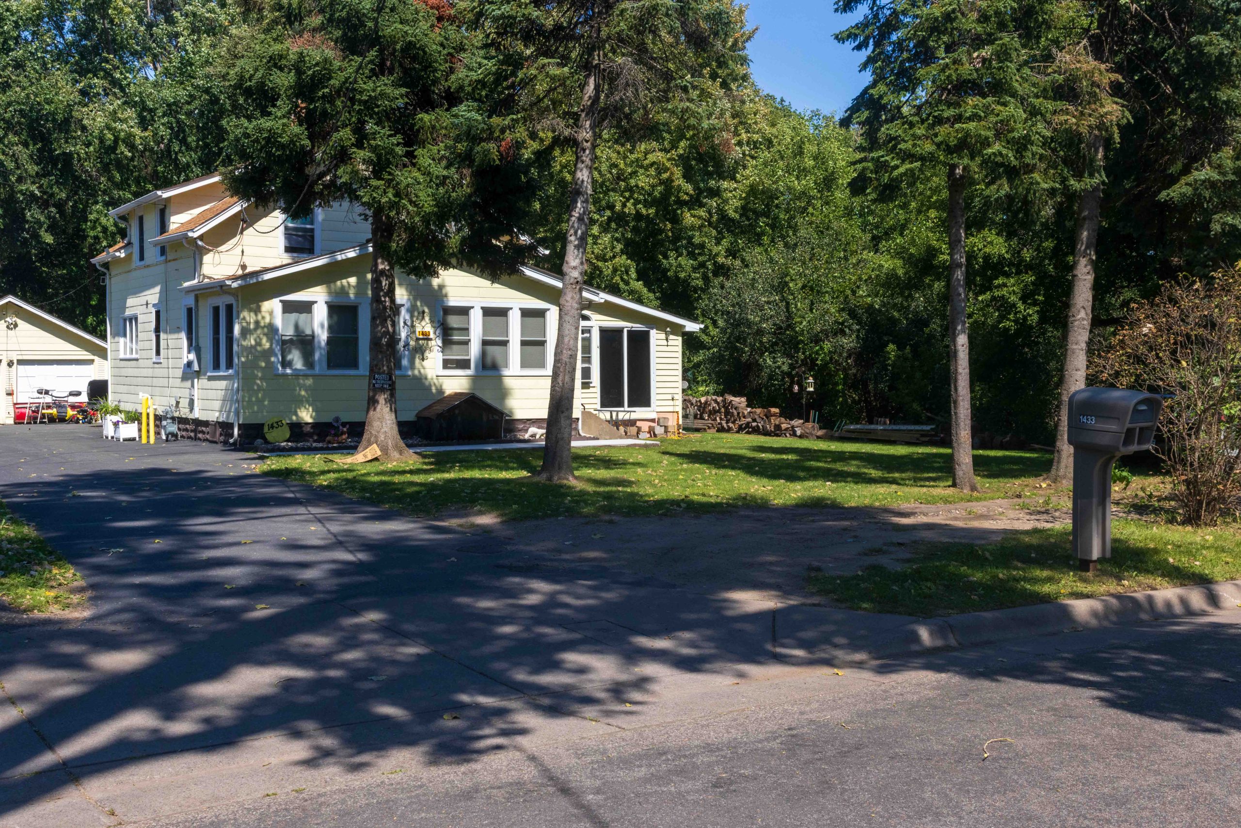 1 & 3/4 story home at 1433 Ames.