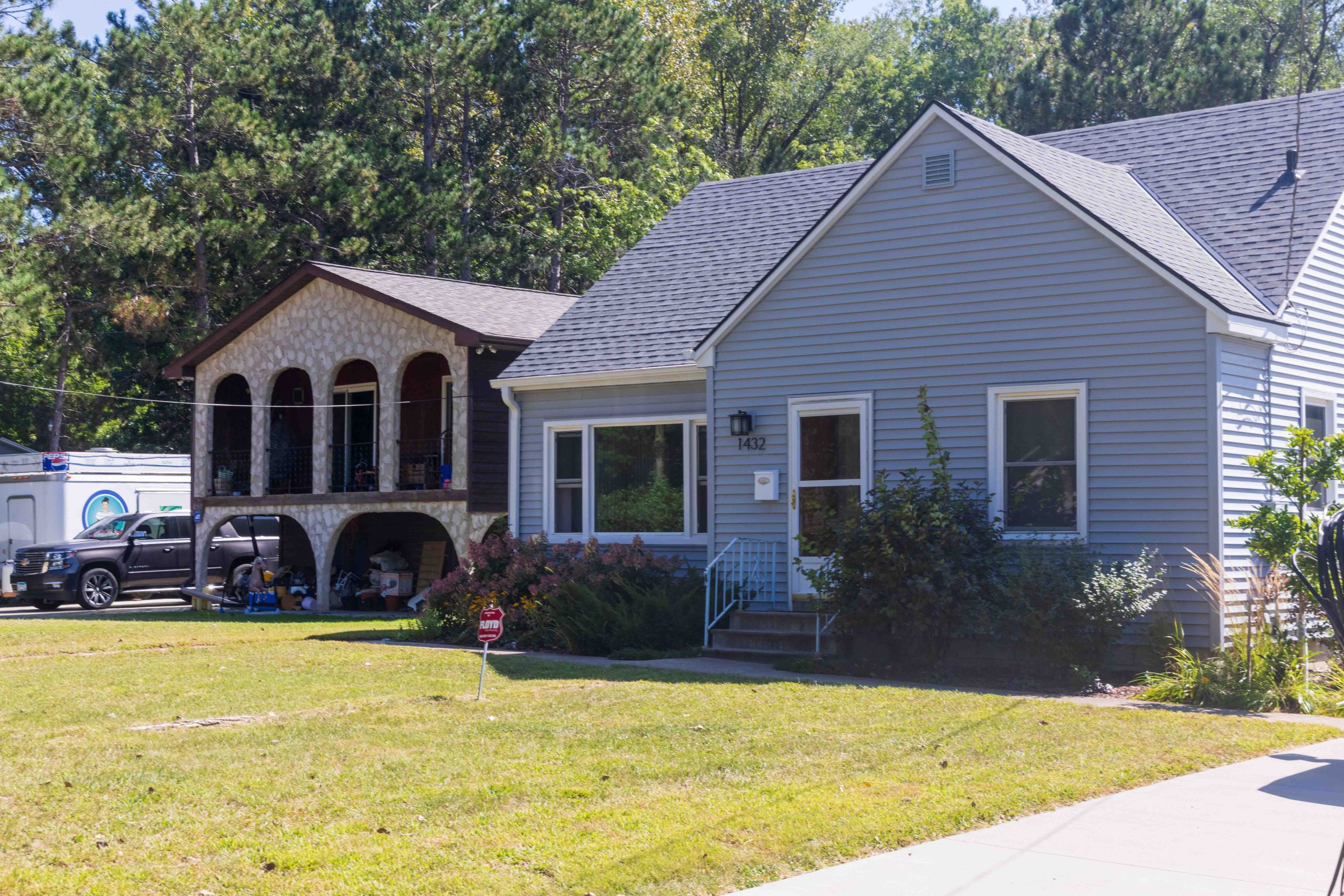 2 homes in the 1400 block of Ames Ave.