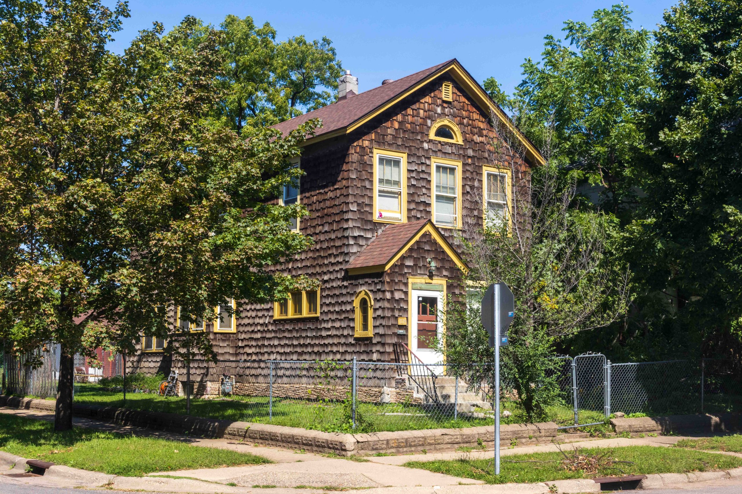 2 story home covered in brown shakes at 1119 Ross. Built in 1883.