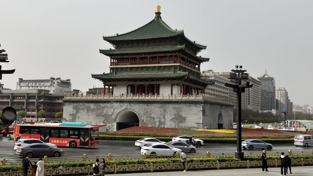 A large roundabout, with the Xi'an Bell Tower in the center