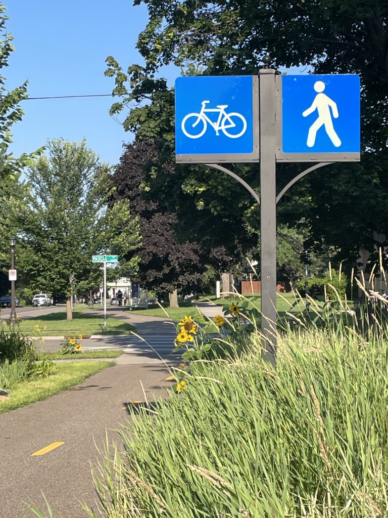 A separated bike trail alongside Como Avenue at Pascal in St. Paul. A sign shows that bikers and walkers may use it.