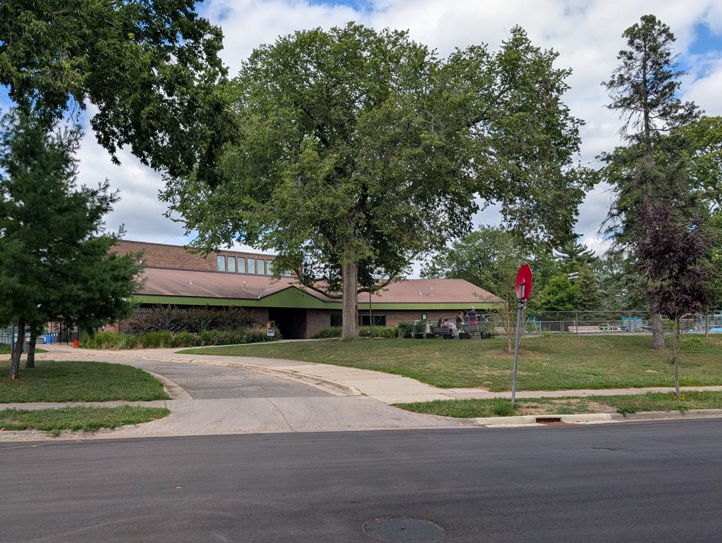 park recreation center with driveway